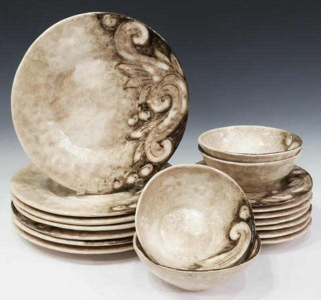 (18) ITALIAN GLAZED CERAMIC PARTIAL