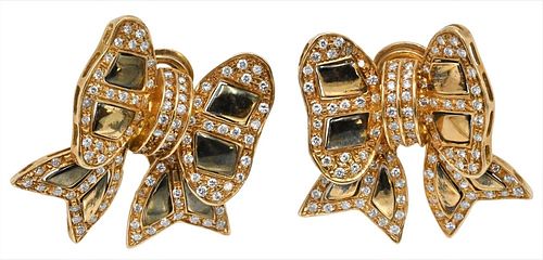 18 KARAT GOLD BOW EAR CLIPS, 25.3