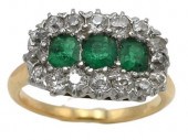 18 KARAT GOLD RING, SET WITH T