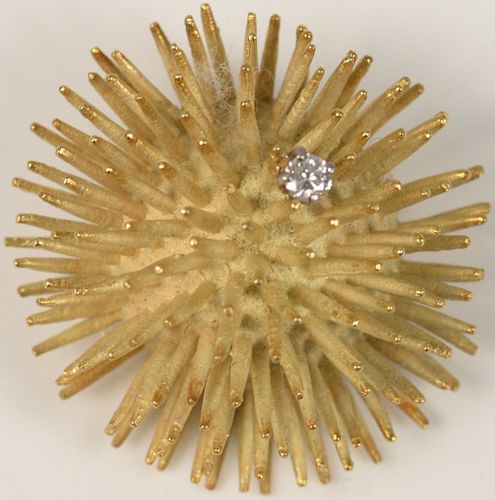 18 KARAT GOLD SEA URCHIN BROOCH SET