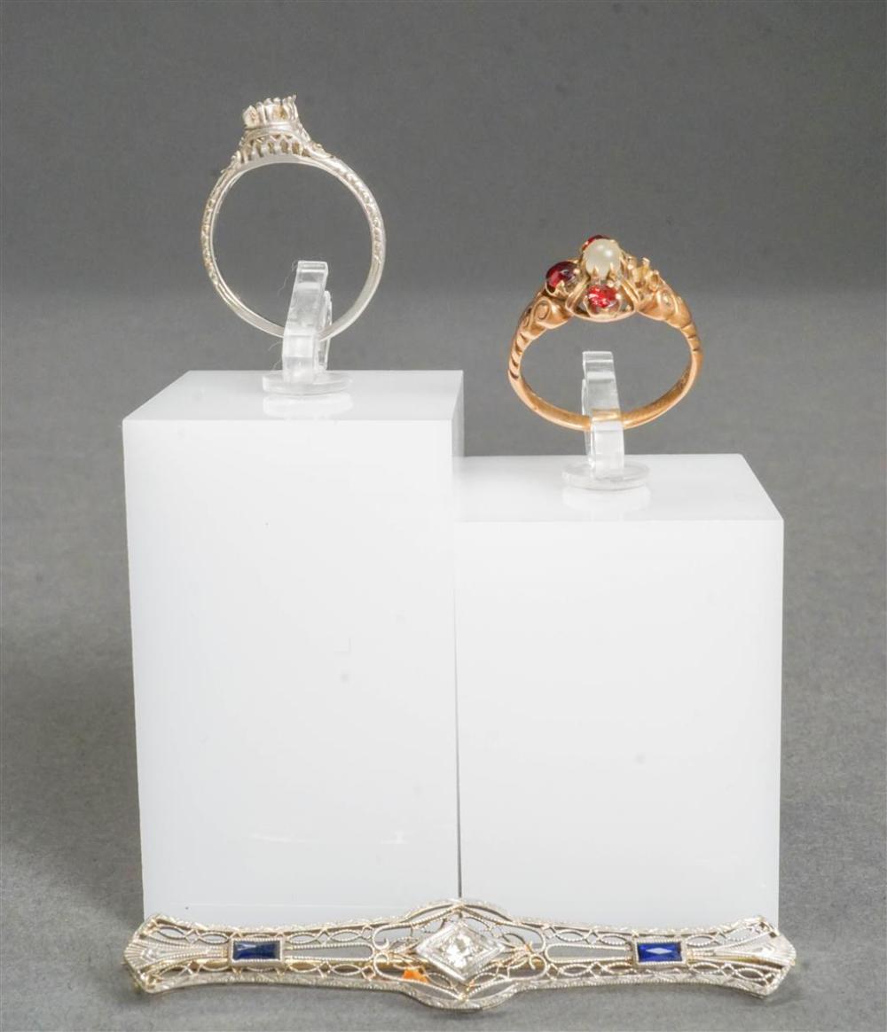 18-KARAT WHITE-GOLD AND DIAMOND BAR