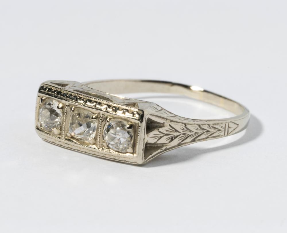 18 KARAT WHITE GOLD DIAMOND