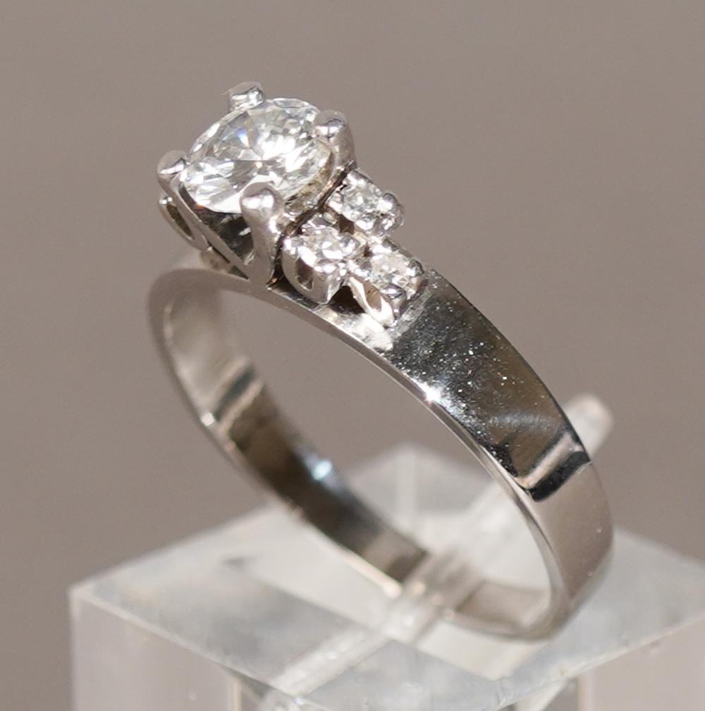 18-KARAT WHITE-GOLD, PALLADIUM