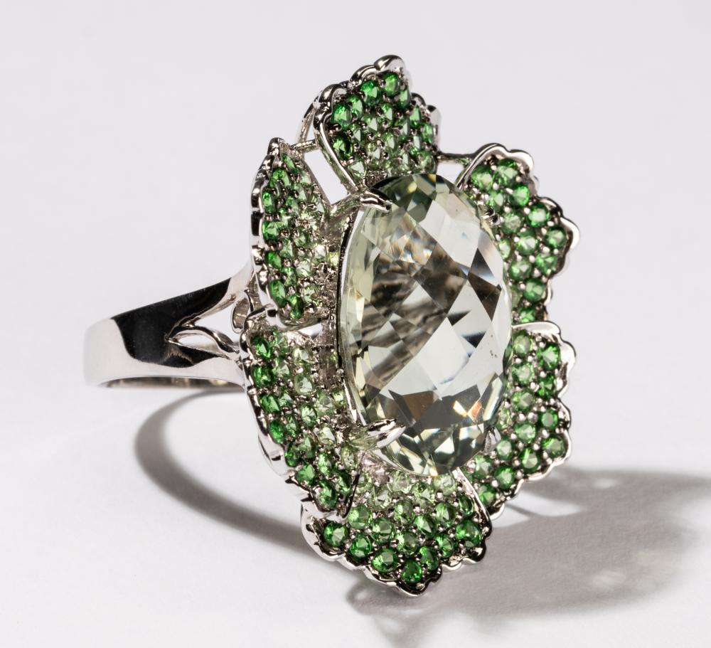 18 KARAT WHITE GOLD, PRASE AND
