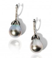 18 KARAT WHITE GOLD, TAHITIAN