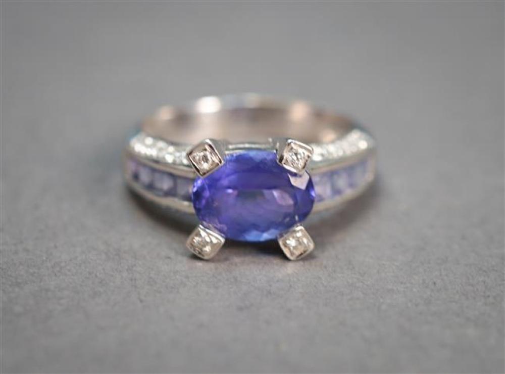 18-KARAT WHITE-GOLD, TANZANITE