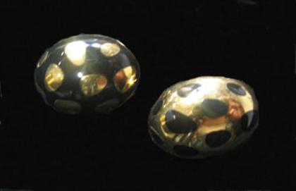 18 karat yellow gold and onyx