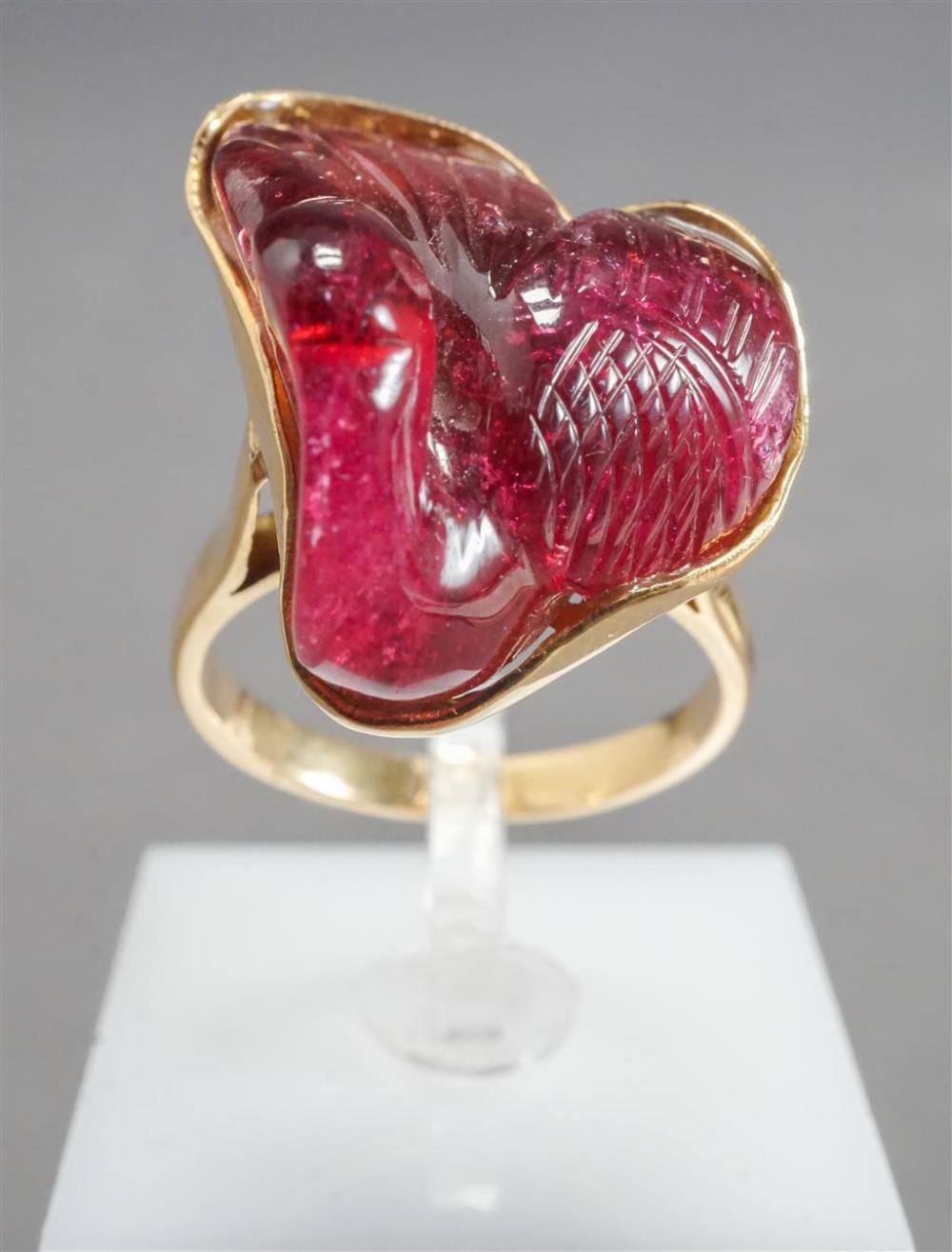 18-KARAT YELLOW-GOLD AND CARVED