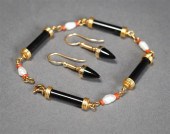 18-KARAT YELLOW-GOLD, BLACK ON