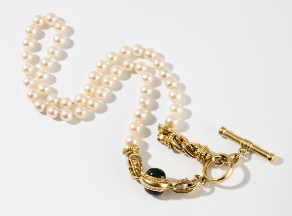 18 KARAT YELLOW GOLD, CULTURED