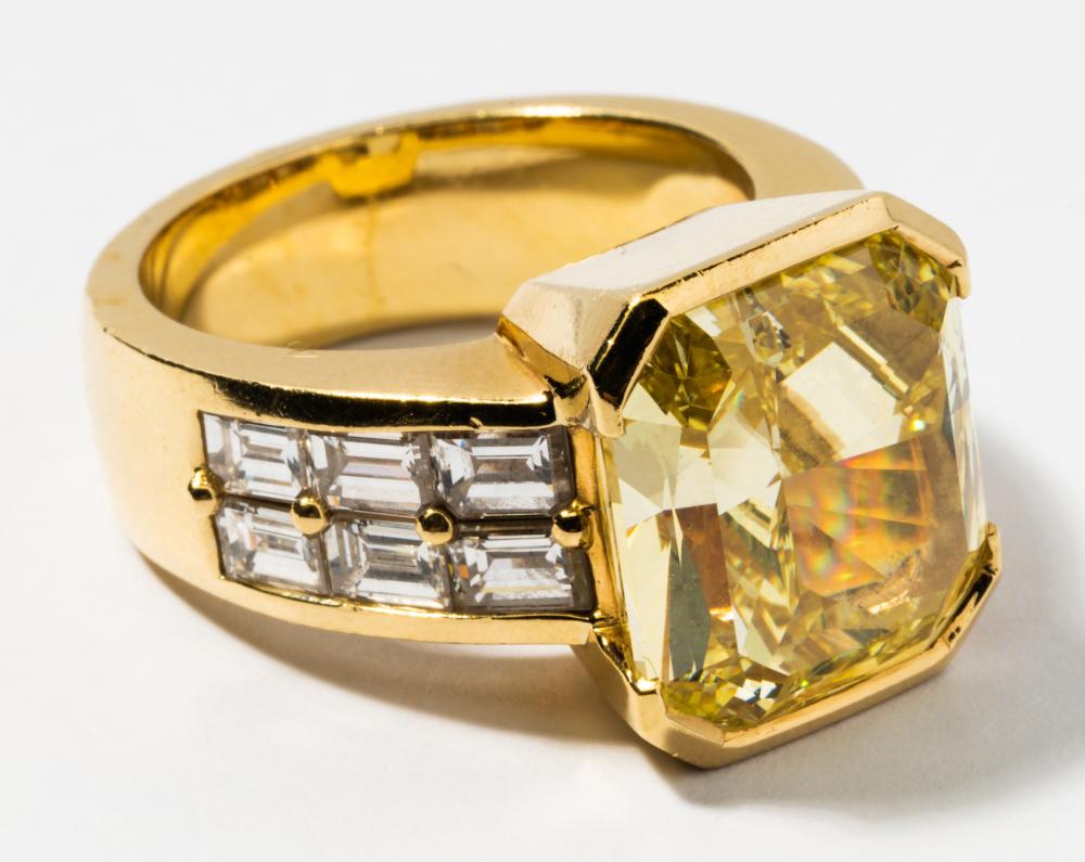 18 KARAT YELLOW GOLD FANCY