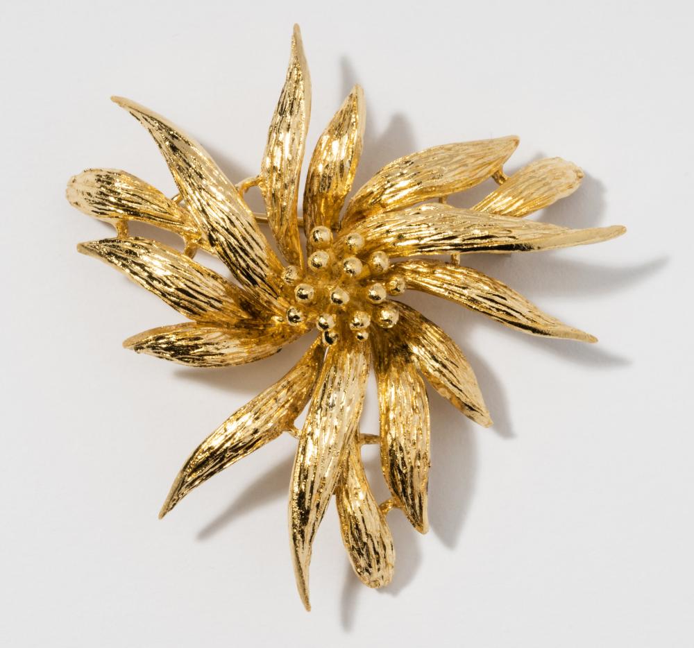 18 KARAT YELLOW GOLD FLOWER