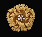 18 karat yellow gold flower br