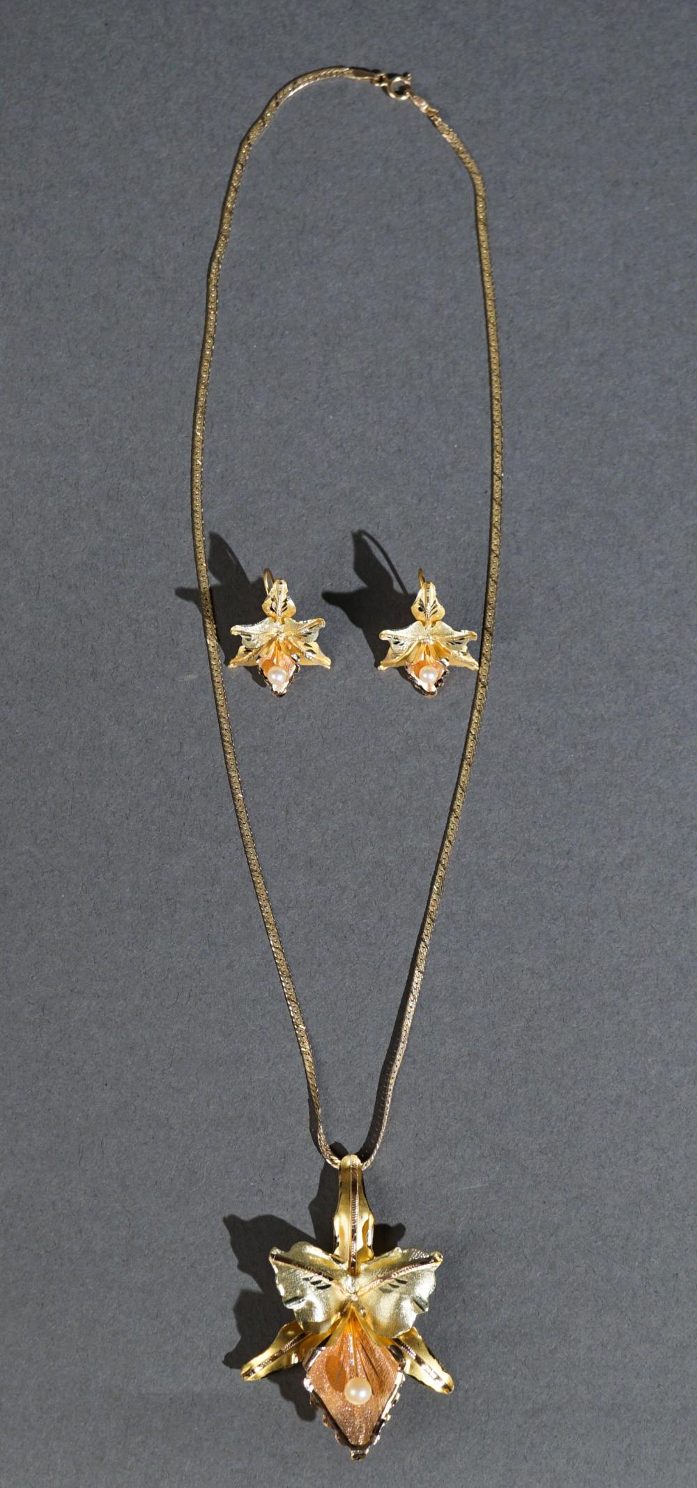 18-KARAT YELLOW-GOLD ORCHID PENDANT