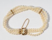 18 KARAT YELLOW GOLD THREE-STR