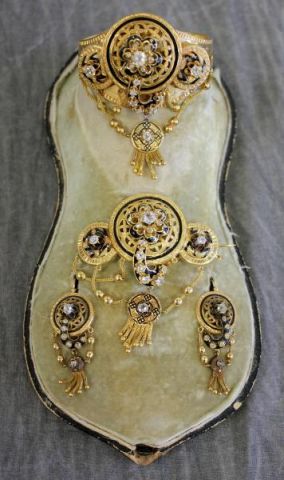 18 Kt Gold Diamond and Black Enamel