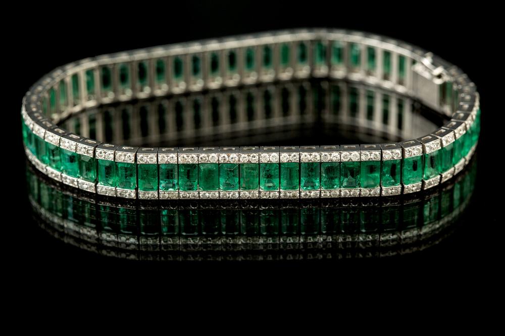 18 KT. GOLD, EMERALD, DIAMOND