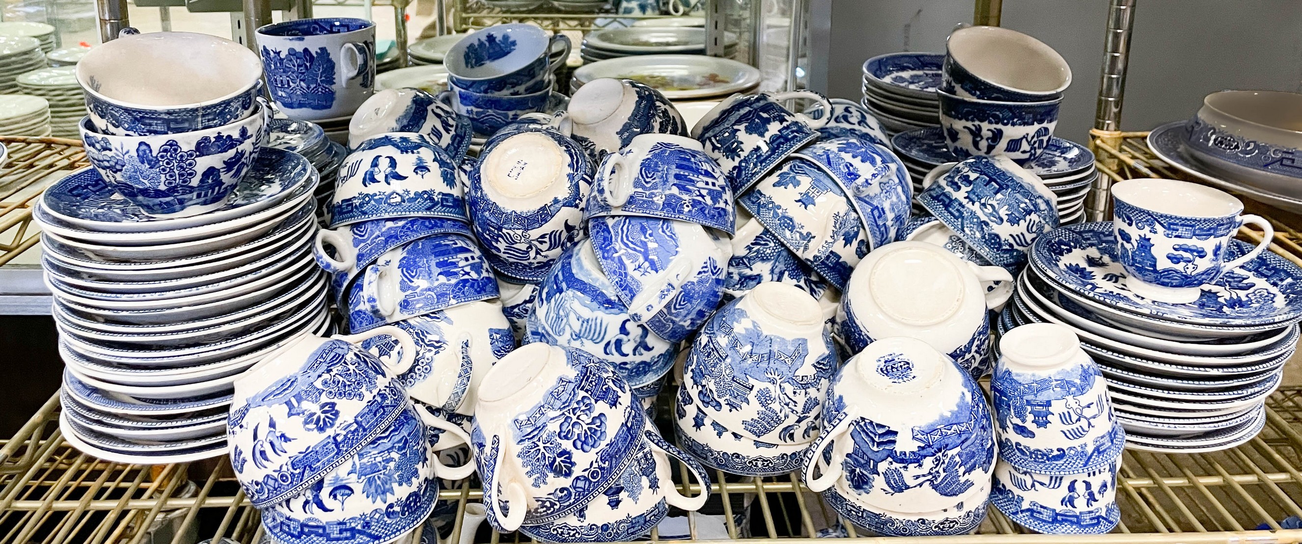 (180+) Blue Willow porcelain cups &
