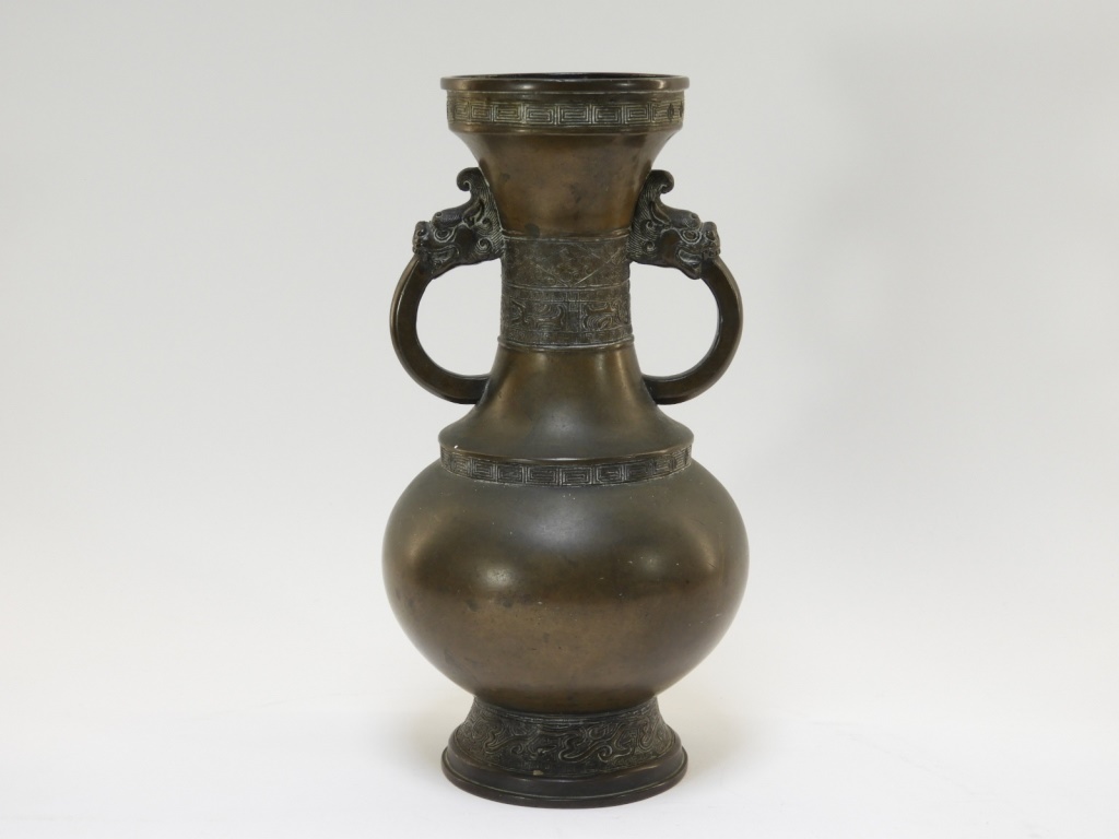 18C. CHINESE QING DYNASTY HU FORM