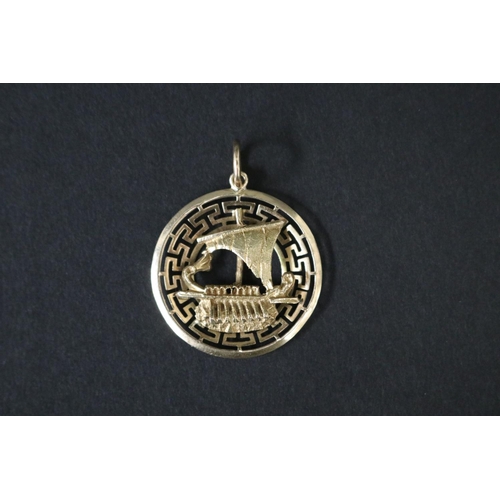 18ct gold pendant with Greek keys