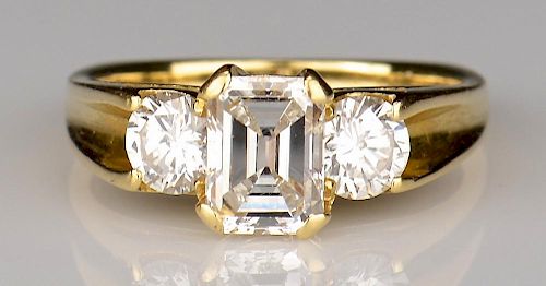 18K 3-STONE DIAMOND RING18K
