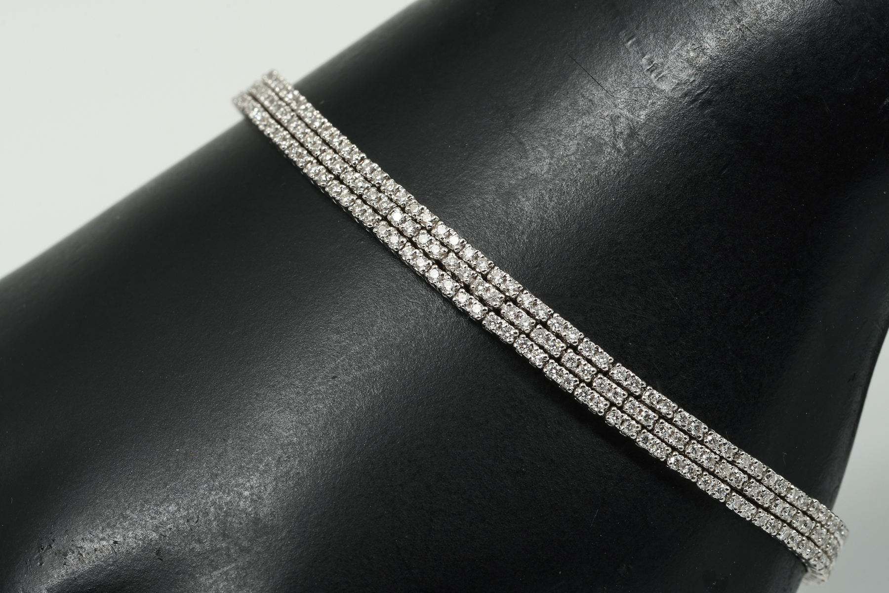 18K 3 STRAND 5.00 CTW DIAMOND