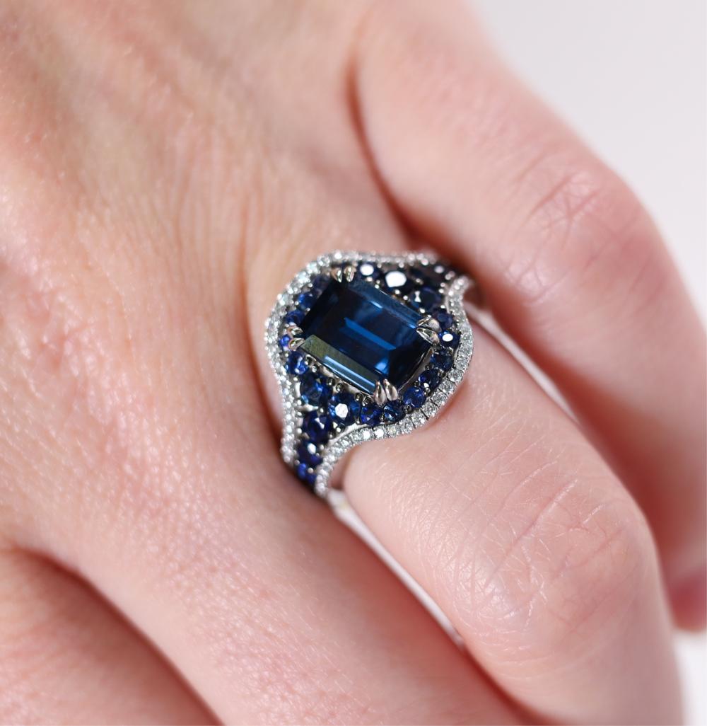 18K BI COLOR 6CT SAPPHIRE & DIAMOND