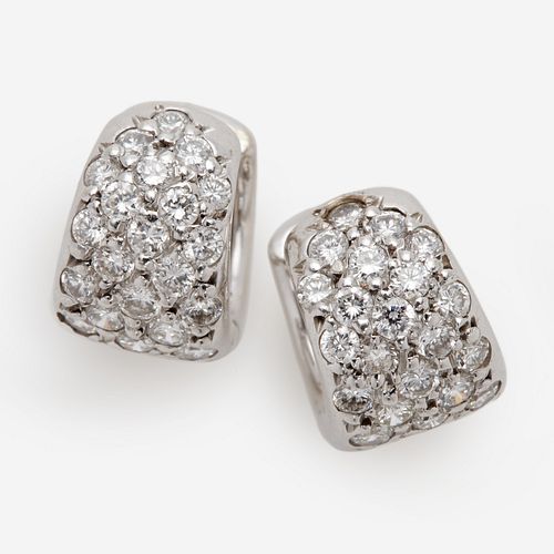 18K DESIGNER DIAMOND HUGGIE