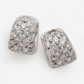 18K DESIGNER DIAMOND HUGGIE EA
