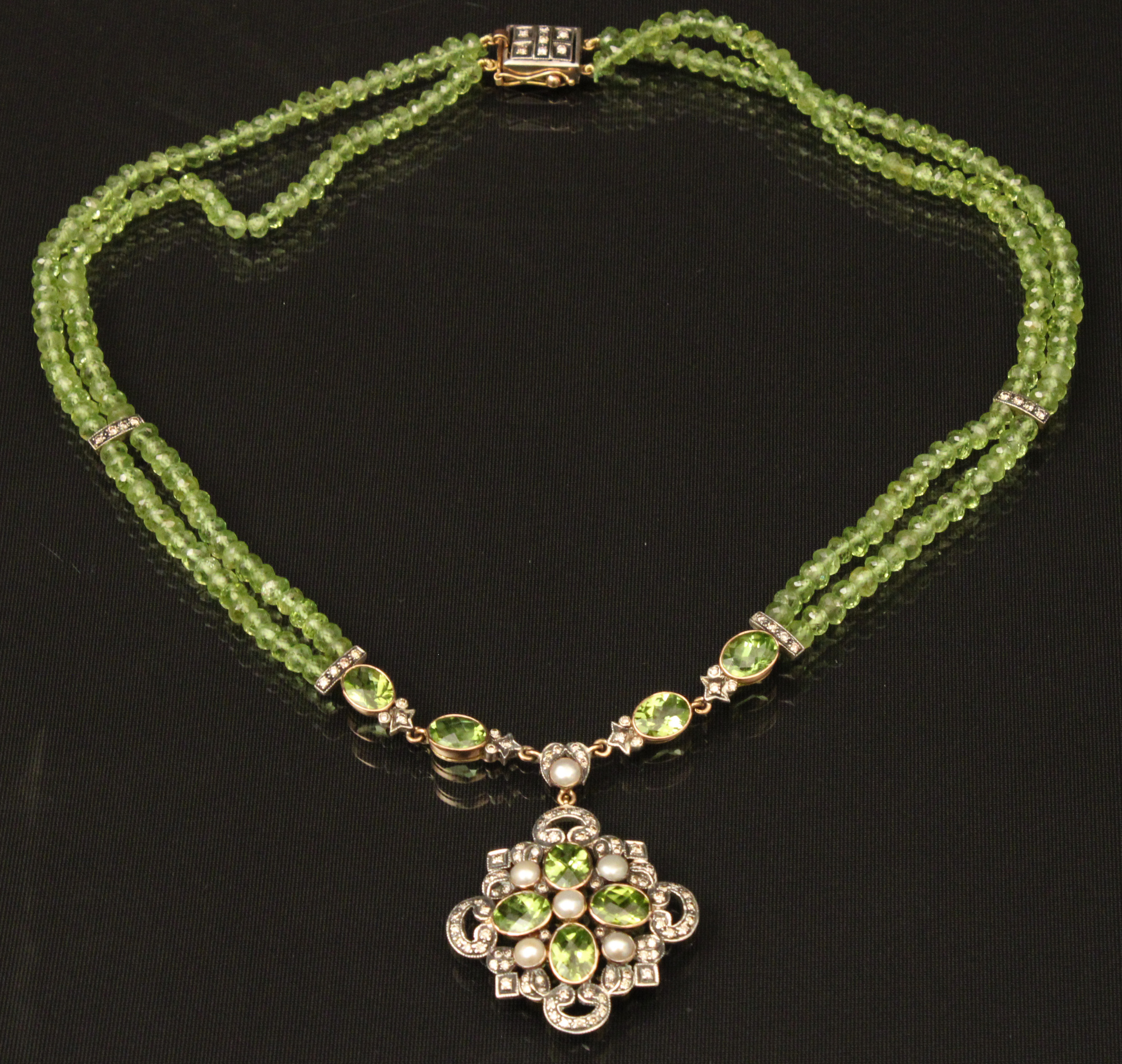 18K DIAMOND AND PERIDOT NECKLACE