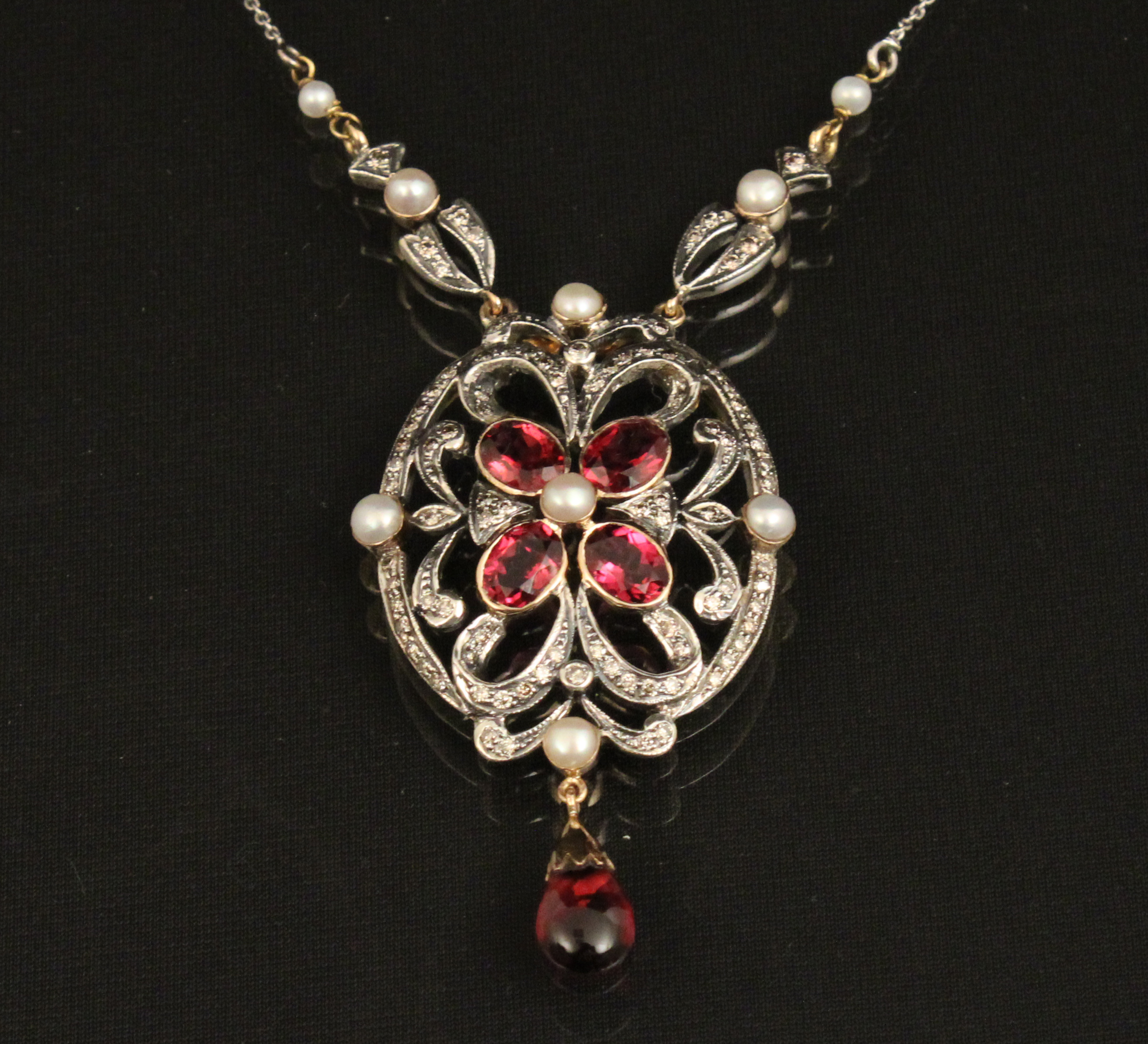 18K DIAMOND AND TOURMALINE