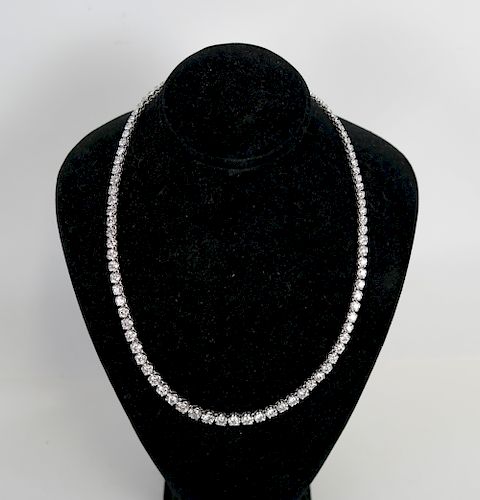 18K DIAMOND NECKLACENecklace with a