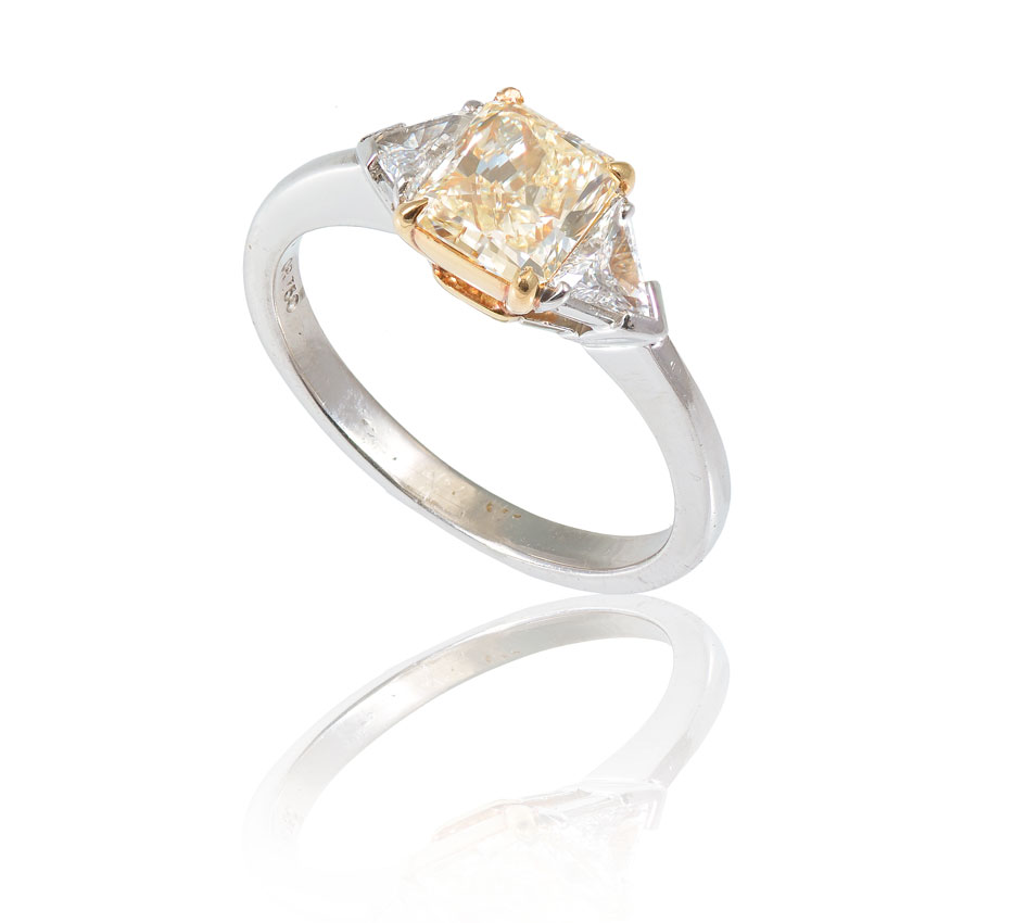18K GOLD 1CT YELLOW DIAMOND RING: