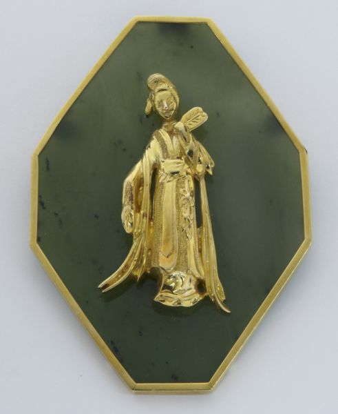 18K gold and jade pendant to brooch