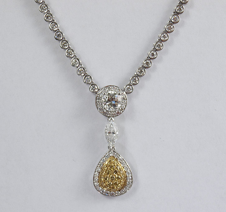 18K GOLD DIAMOND CHAIN NECKLACE