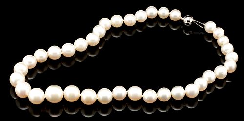18K GOLD & DIAMOND DESIGNER PEARL