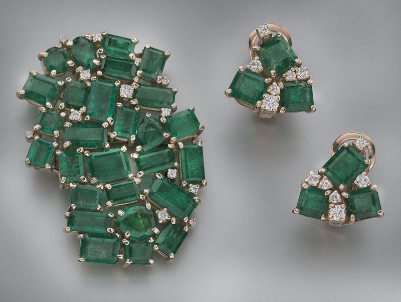 18K gold emerald and diamond brooch