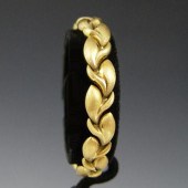 18K GOLD FASHION BRACELET: 18K