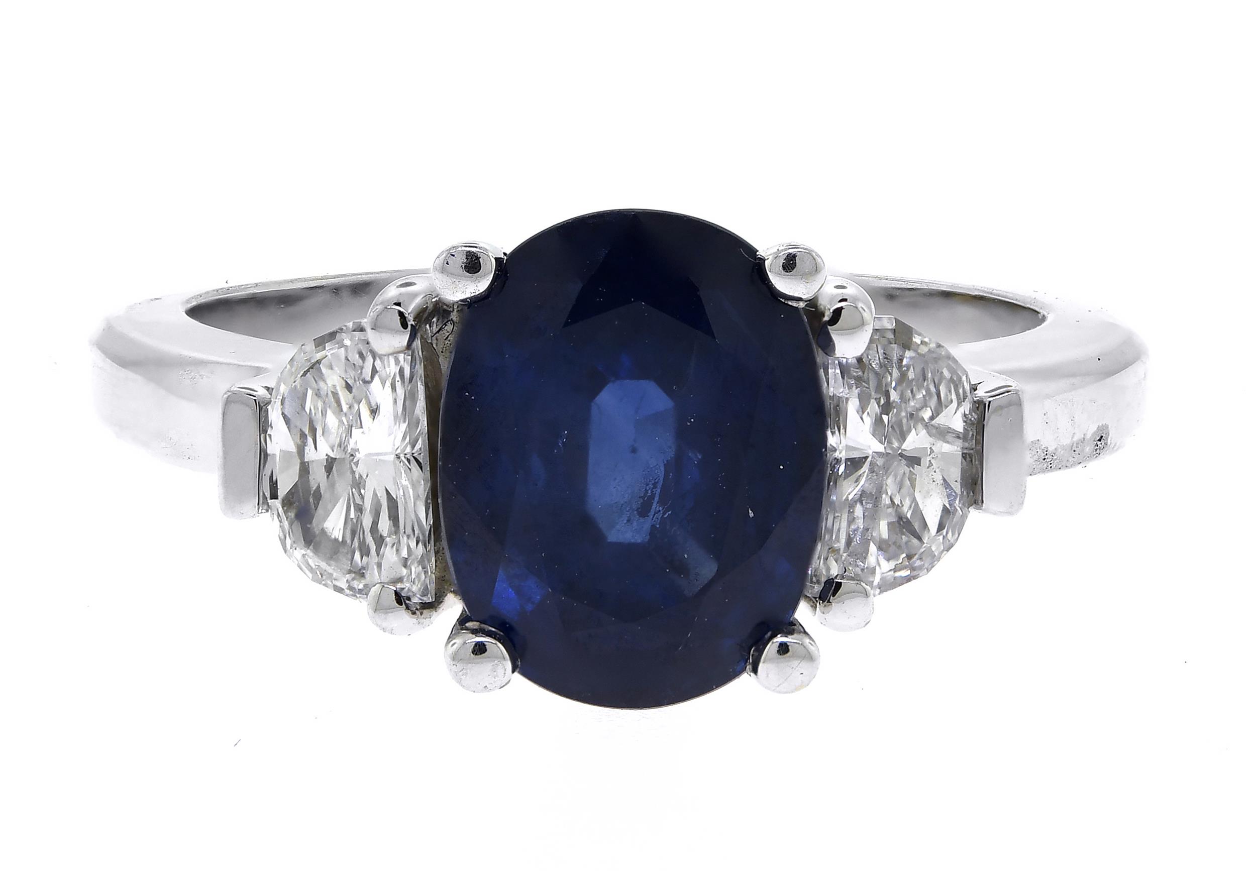 18K GOLD SAPPHIRE & DIAMOND RING.