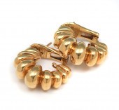 18K MID CENTURY ''SHRIMP'' EAR