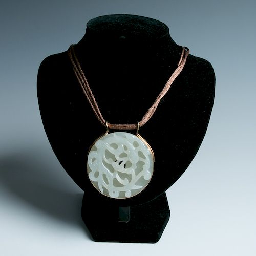 18K MOUNTED WHITE JADE 'DRAGON'