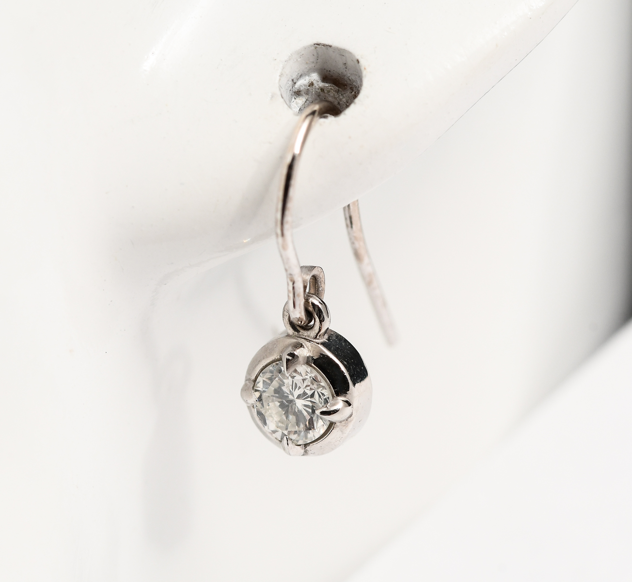 18K PLATINUM DIAMOND DANGLE