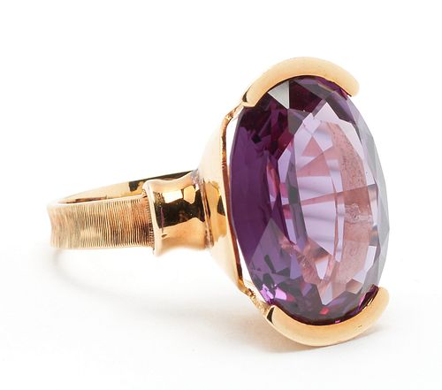 18K PURPLE SAPPHIRE RINGLadies