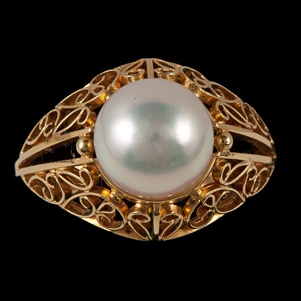18k Ring with Akoya Pearl 18k