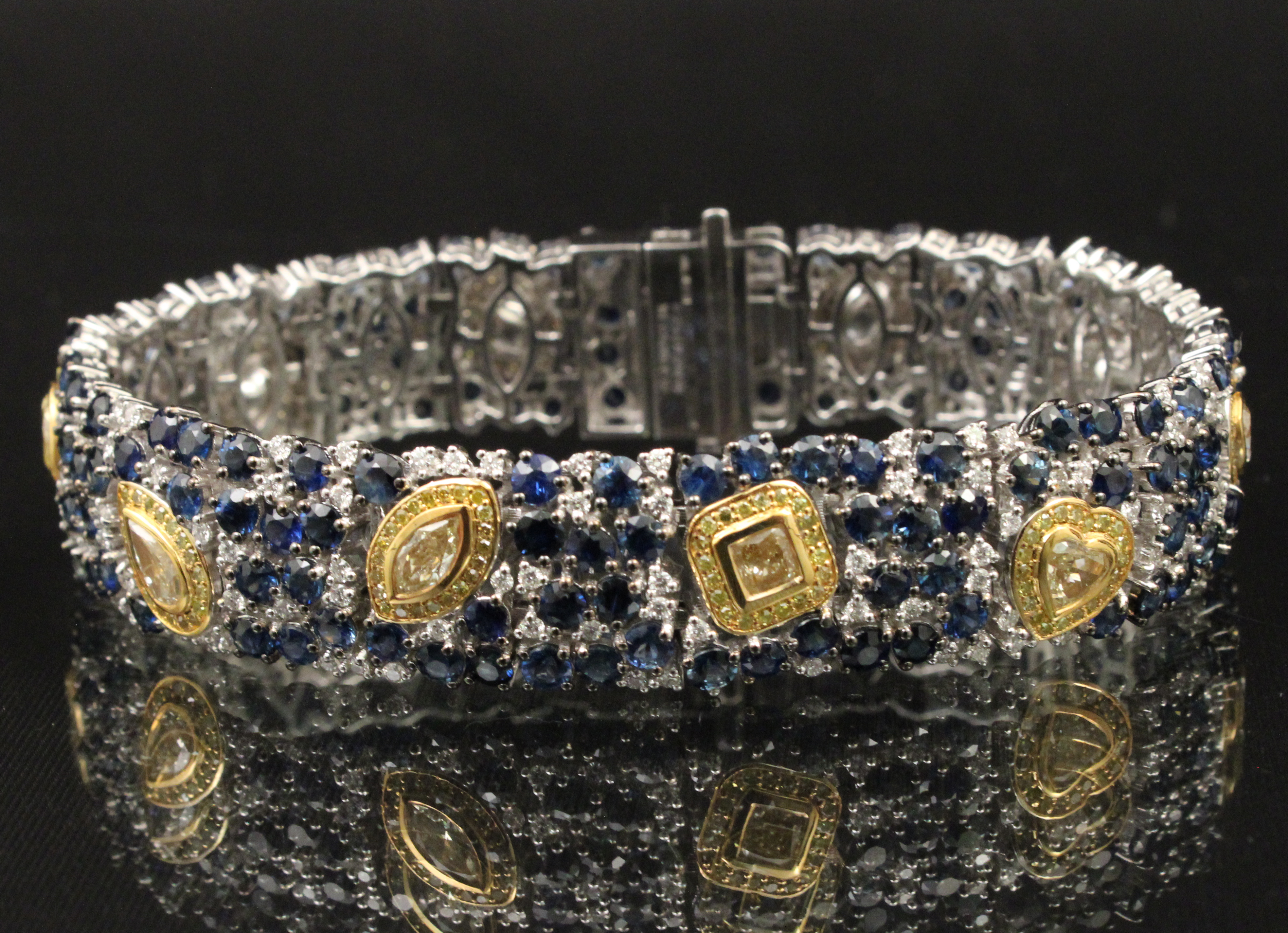 18K SAPPHIRE AND DIAMOND BRACELET