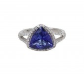 18K TANZANITE & DIAMOND RING;