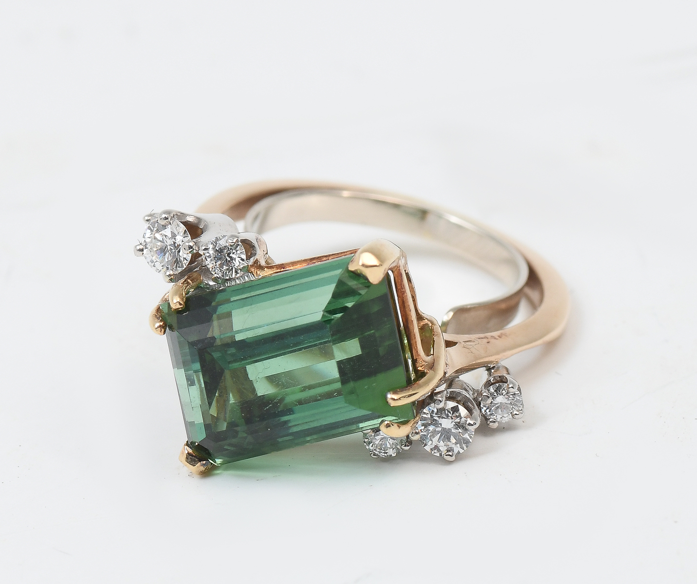 18K TOURMALINE & DIAMOND RING: