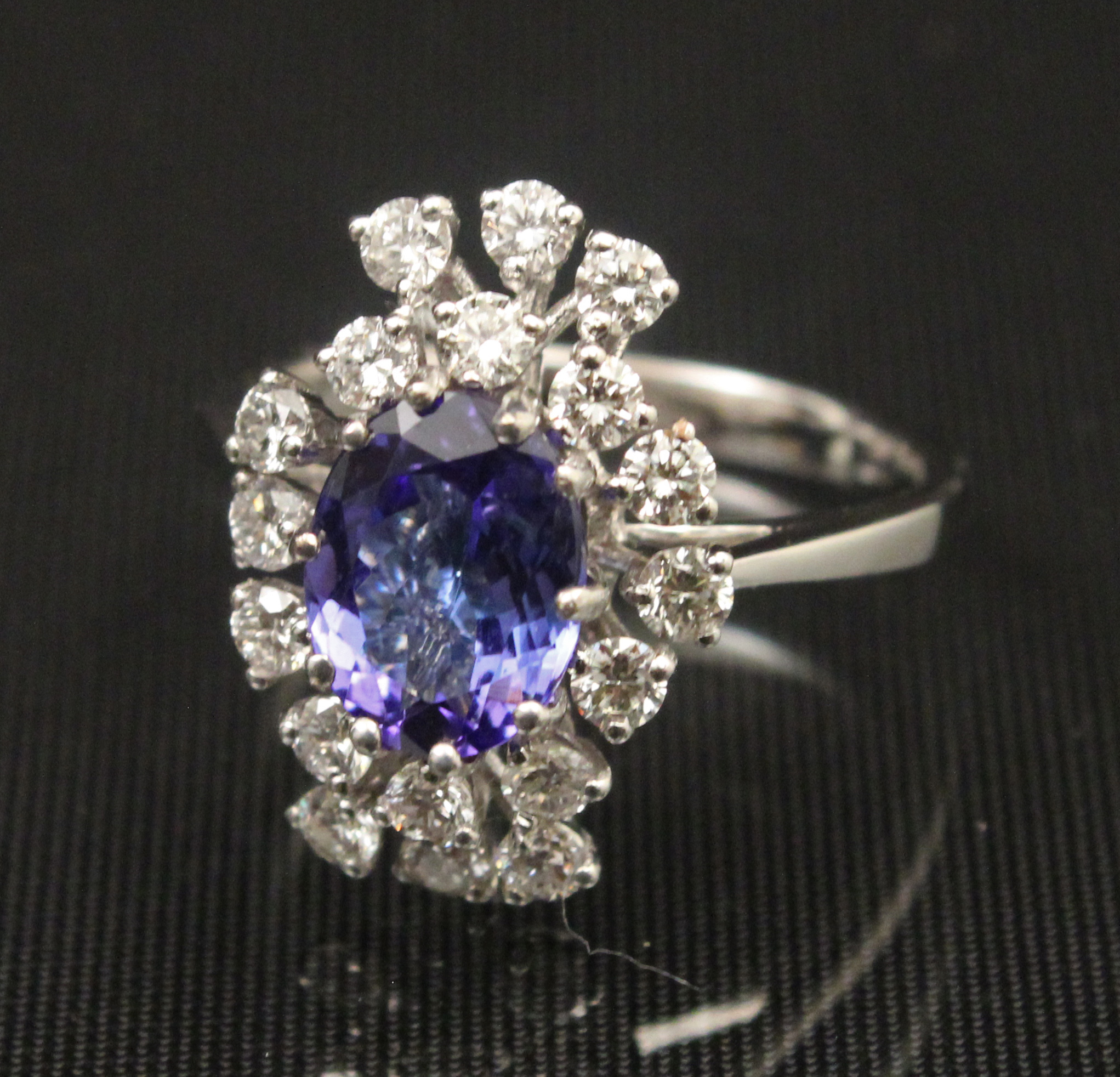18K WHITE GOLD 1.80 CT. TANZANITE