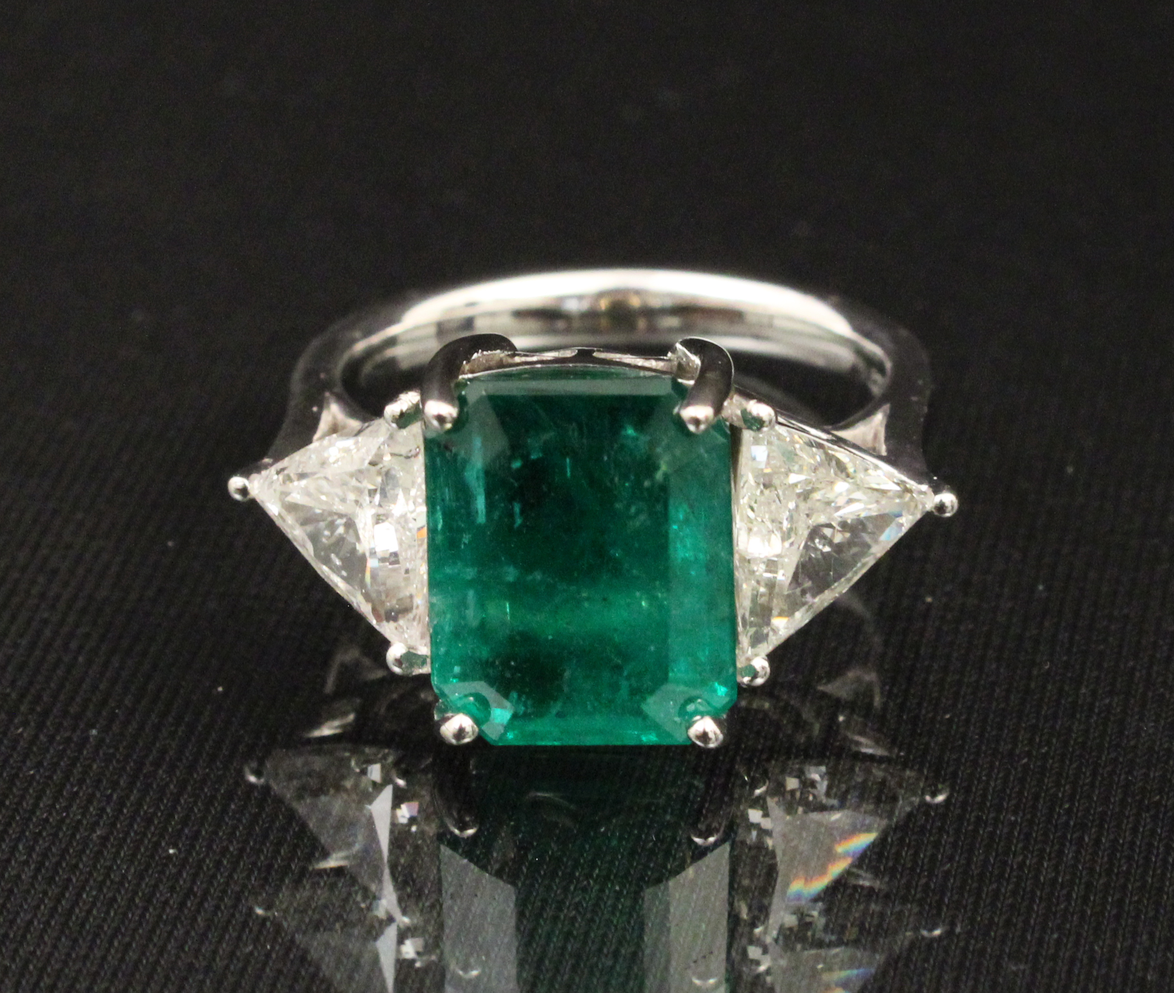 18K WHITE GOLD 4.37 CT. EMERALD AND