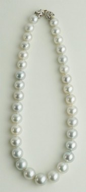 18K WHITE GOLD AND GRADUATED S